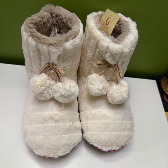 Cozy Faux Fur Slipper Boot - Picture 1 of 7